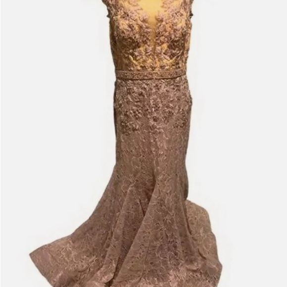 Mac Duggal embroidered trumpet gown - Picture 4 of 6